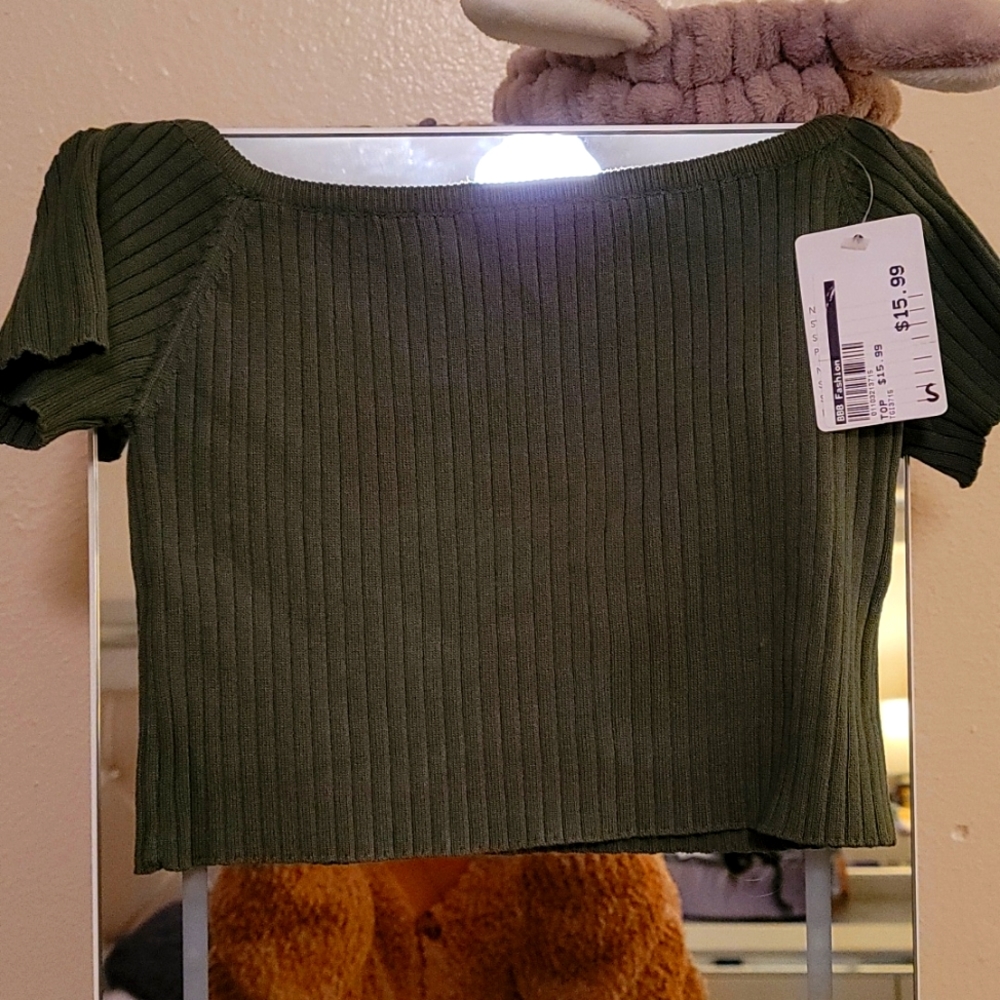 Green crop top